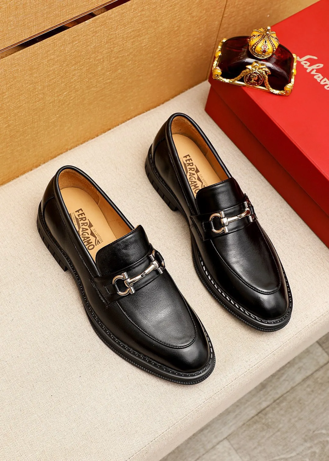 Men's shoes 💰480 💐 Product trademark: Ferragamo "Ferragamo" casual leather shoes Regular size: 38-44 (45.46🉑️customized) Product materials: Selected imported calfskin upper + classic hardware buckle, imported water-dyed cowhide leather lining. Strong three-dimensional visual effect, rubber outsole Color: 1⃣️color optional